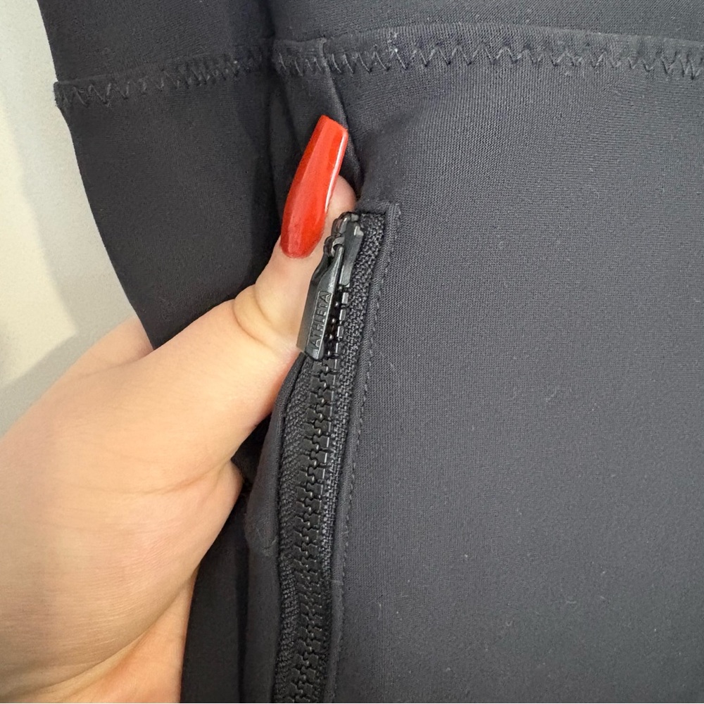 Athleta Black High Waisted Athletic Activewear Leggings Pants Zipper Pockets - Picture 7 of 12